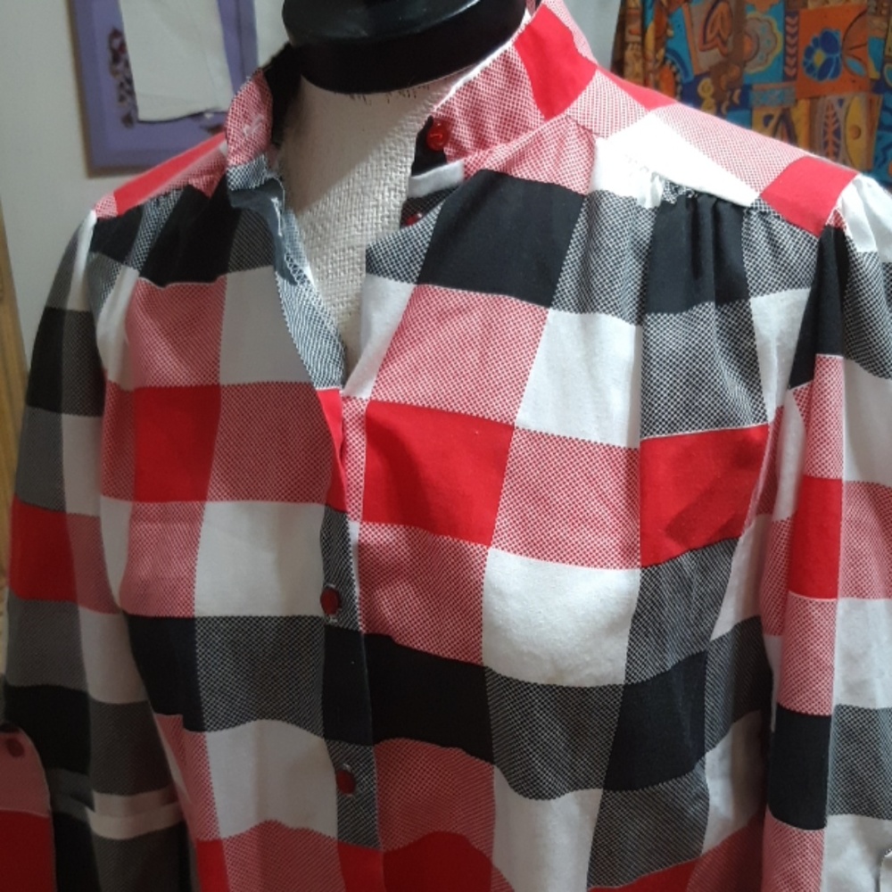 Womens Plaid shirt sz M Red White Blue blouse button up shirt B3 CALIFORNIA CO